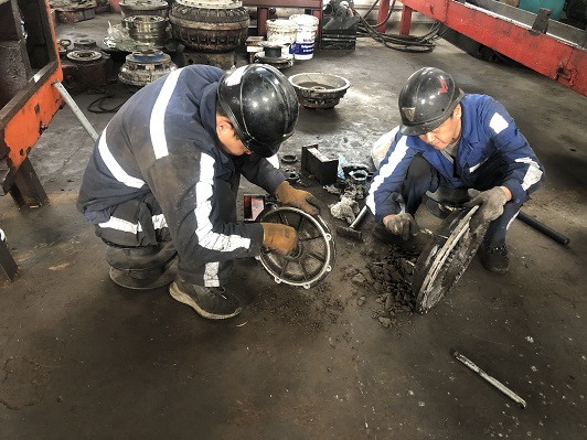 机建厂职工节日期间坚守岗位   刘幼龙摄.jpg