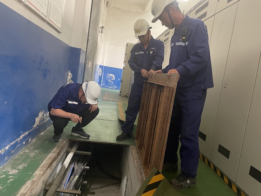 图四   排查隐患，确保安全 J9集团国际煤矿出产运营公司袁大滩选煤厂  万幼波  提供.jpg.jpg