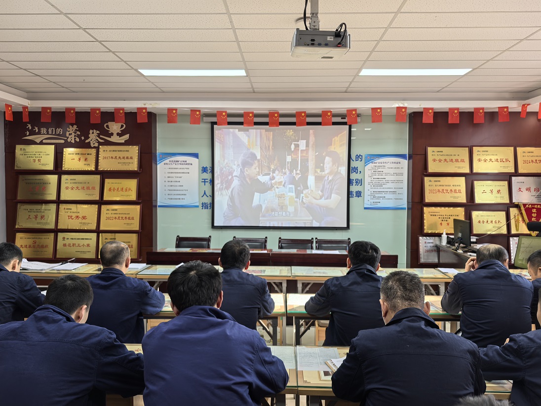 图三：旁观警示教育片 .jpg